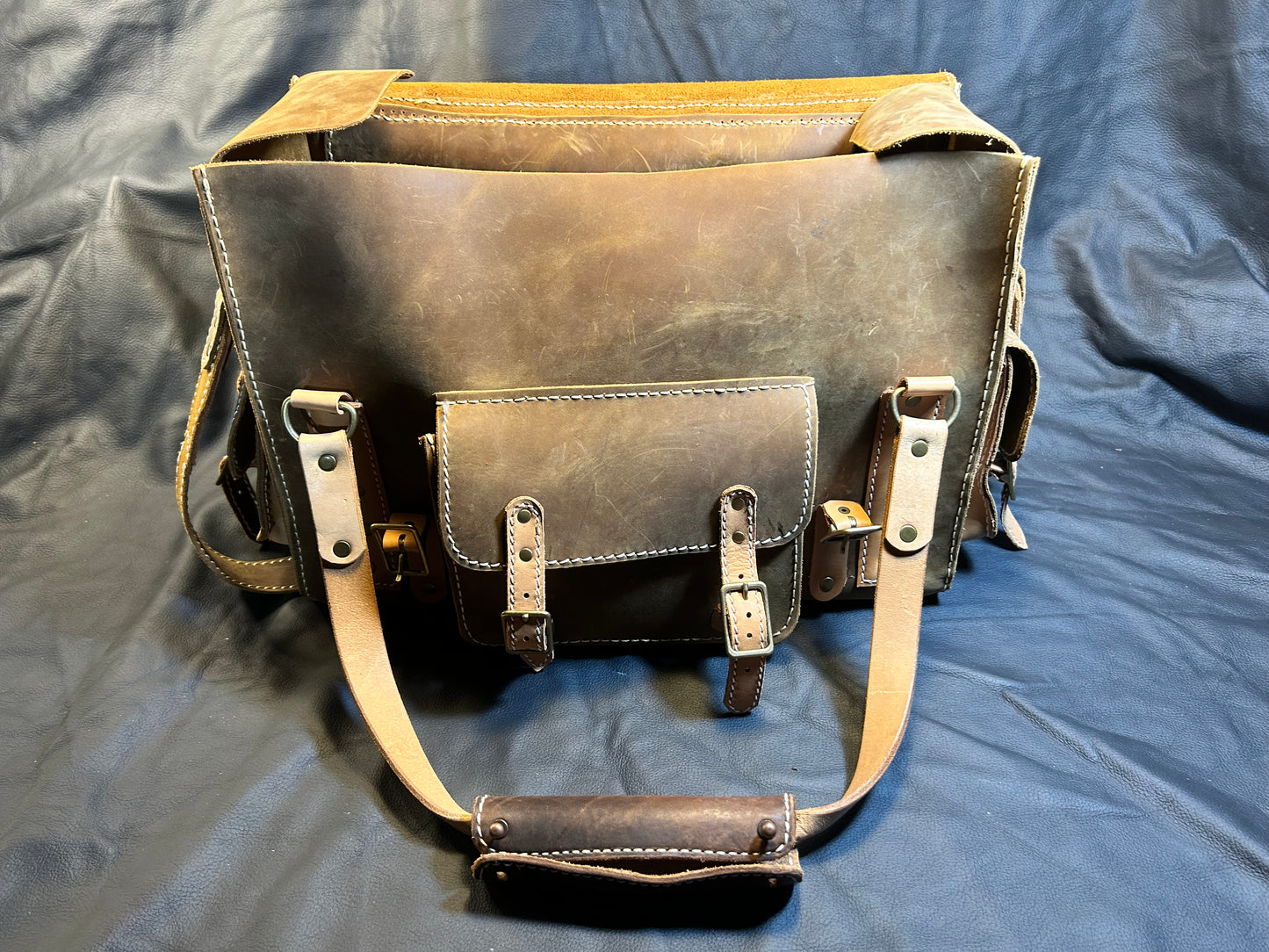 Large Explorer Travel Bag (Light) front pocket view